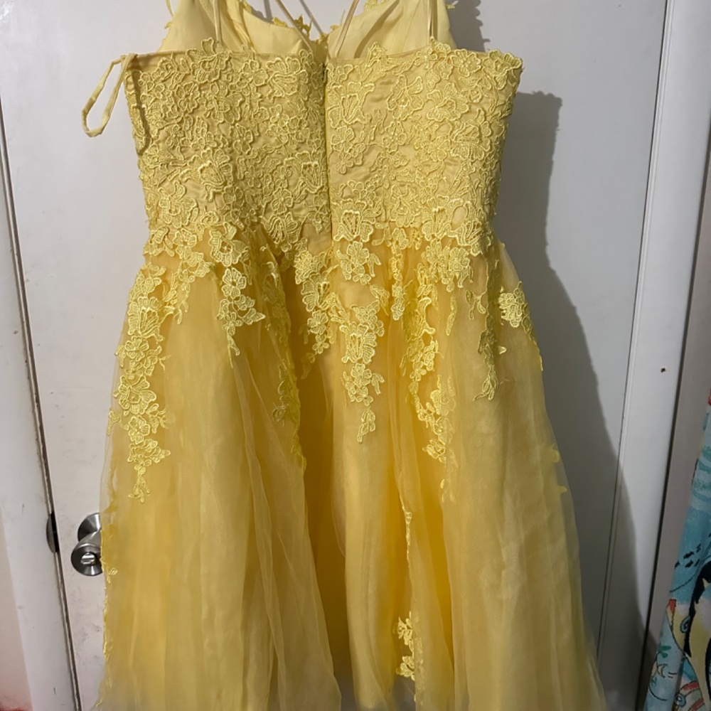 Yellow dress - Picture 2 of 2